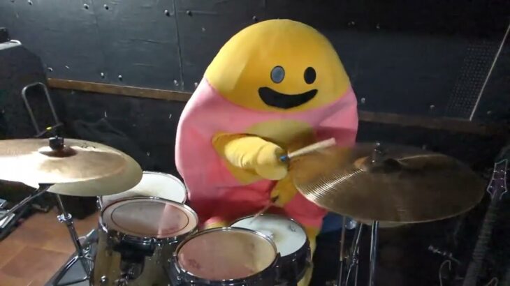 ゆるキャラのドラム技術が凄すぎる！！The mascot Chiitan’s friend Kame-chan plays the drums.